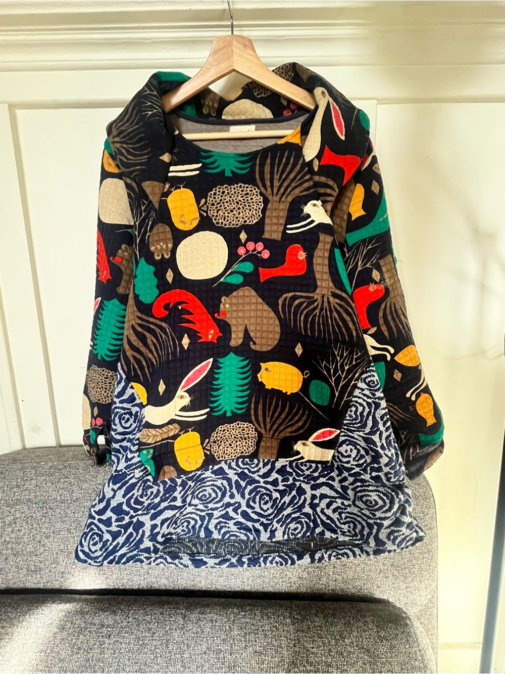 Women's Navy Blue Multi-Color Animal Print Pullover High Collar Sweater Tunic